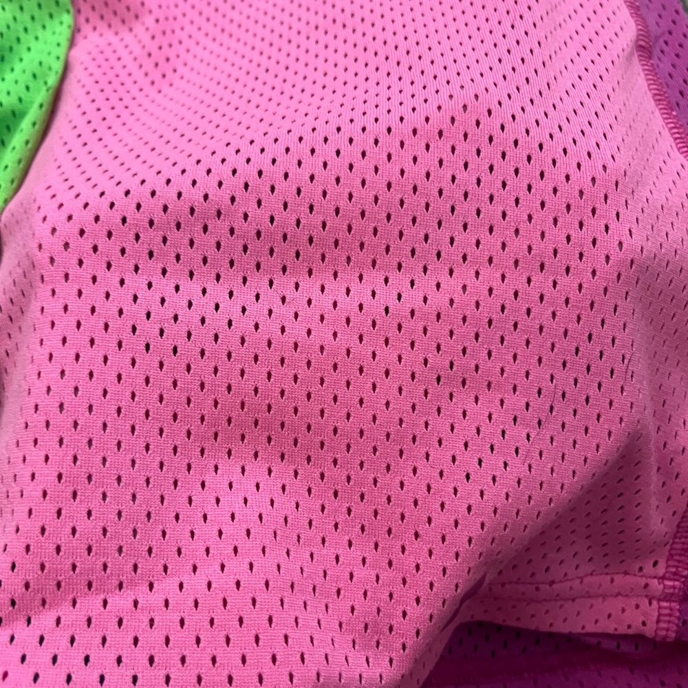 2 Under Armour tank tops, semi-fitted, Heat Gear. - Picture 7 of 7